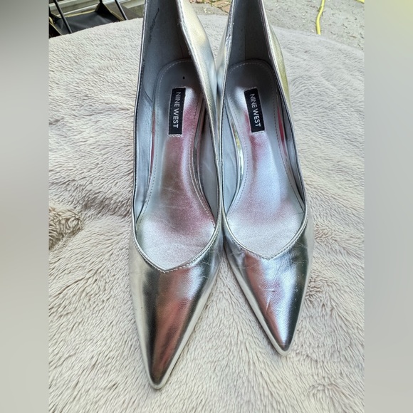 Nine West Womens Andes Silver Faux Leather Kitten Heel Pumps Shoes size 7 - Picture 3 of 8